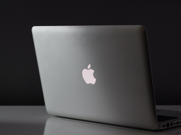 MacBook 液晶パネル交換(トップカバー込)