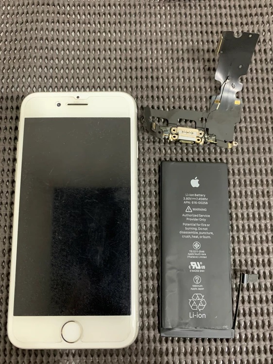 iPhone ライトニングコネクタ バッテリ 交換