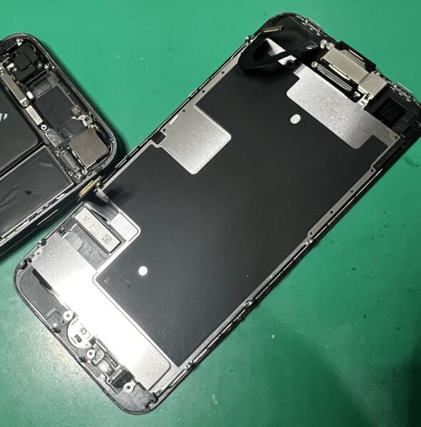 iPhone8画面割れ修理