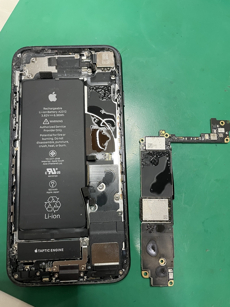 iPhone8 水没修理