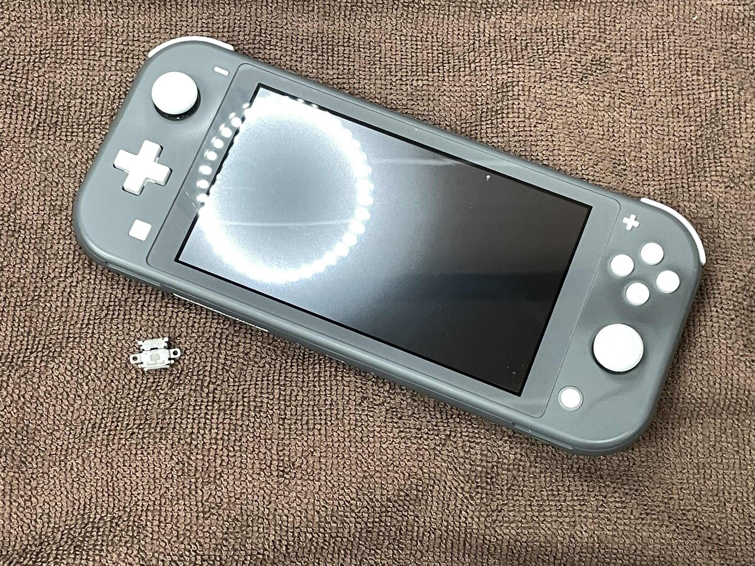 Nintendo Switch Liteの充電口修理