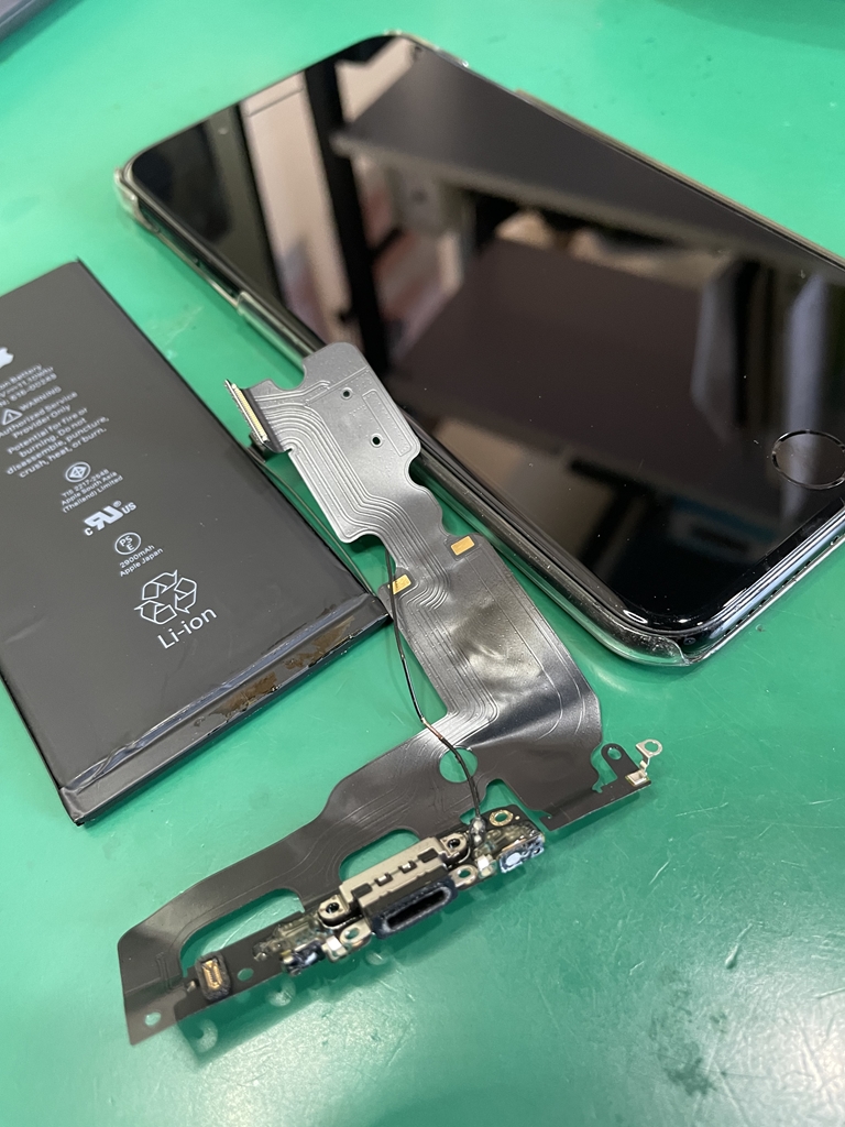 iPhone7Plusのバッテリー＆充電口交換