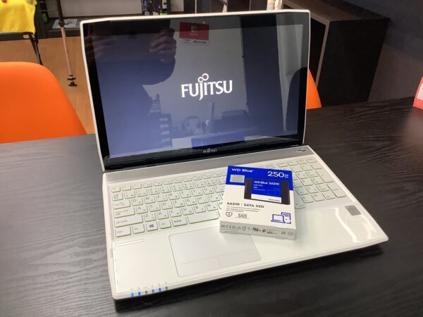 FUJITSU AH56/M SSD換装 Win10インストール