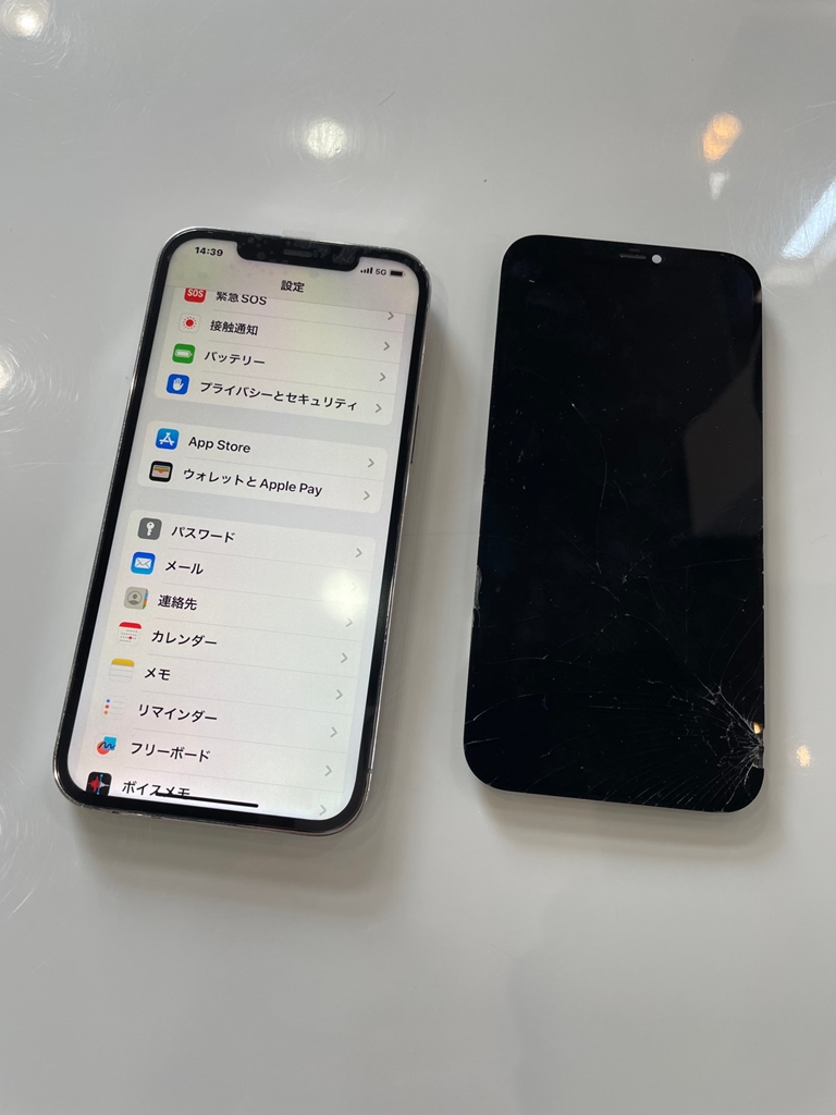 iPhone12 フロントパネル交換