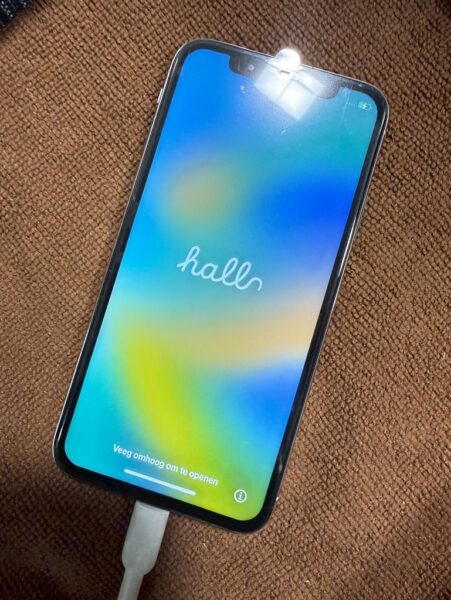 iPhone X フロントパネル交換修理|画面割れを修理しました