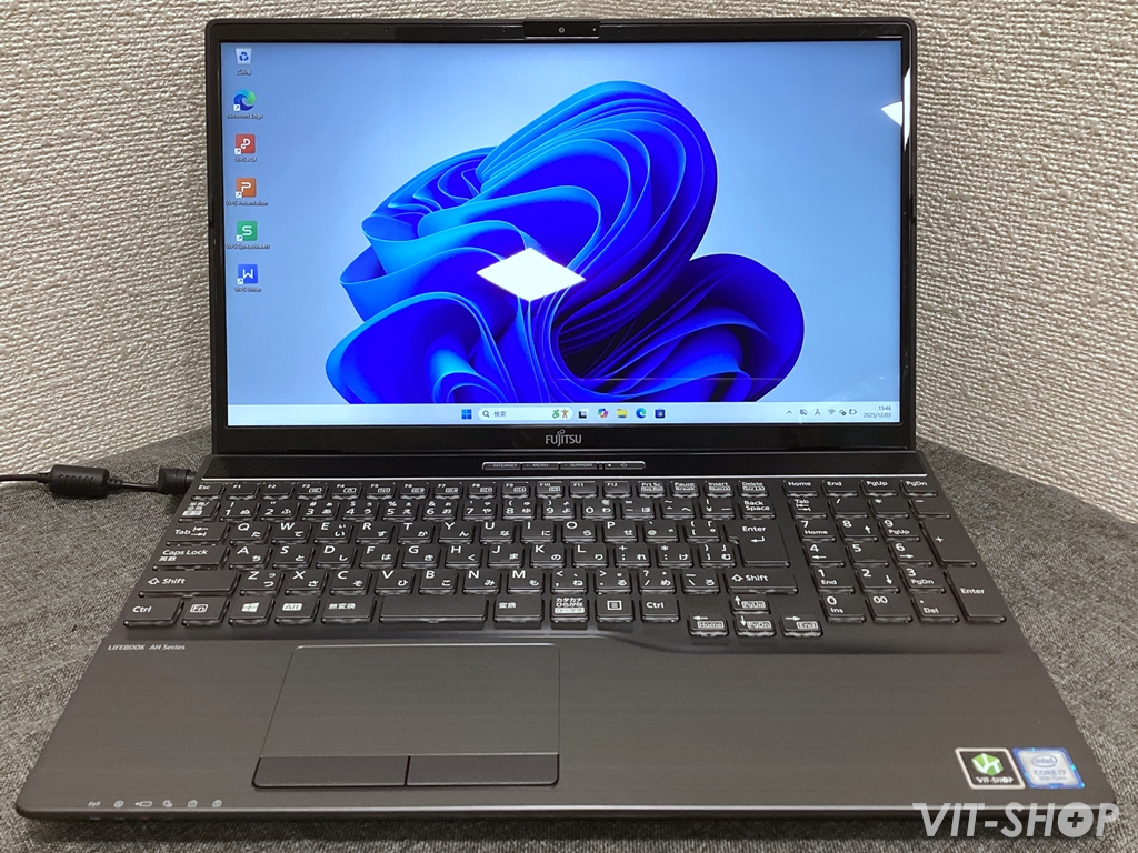 FUJITSU LIFEBOOK AH77/D3