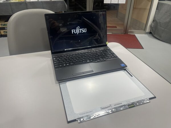 FUJITSU LIFEBOOK AH42/D3 液晶パネル交換