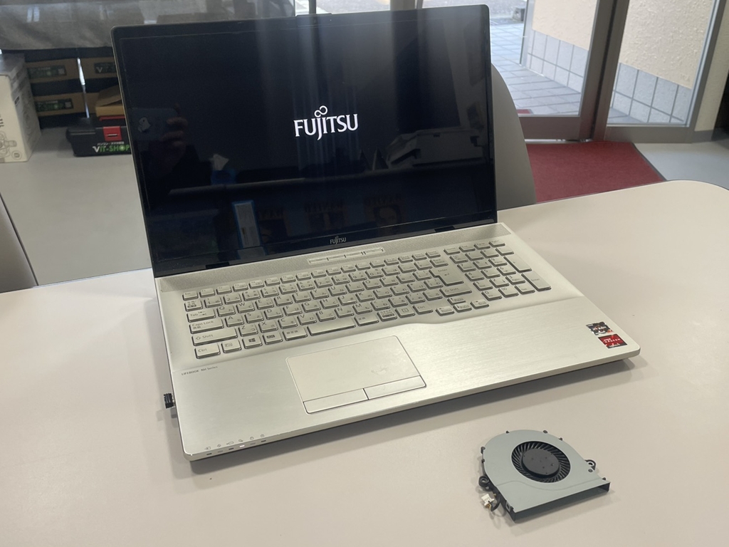 FUJITSU LIFEBOOK NH77/E3 冷却ファン交換