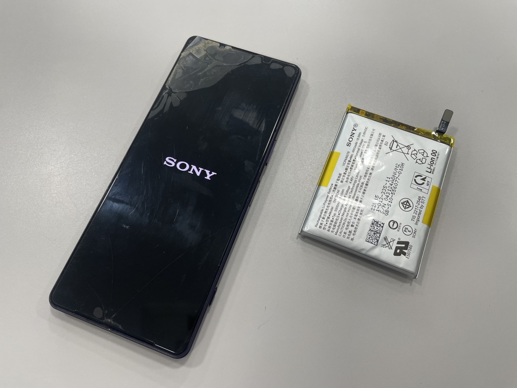 SONY Xperia 1 IV SO-51C バッテリー膨張によるバッテリー交換修理を行いました