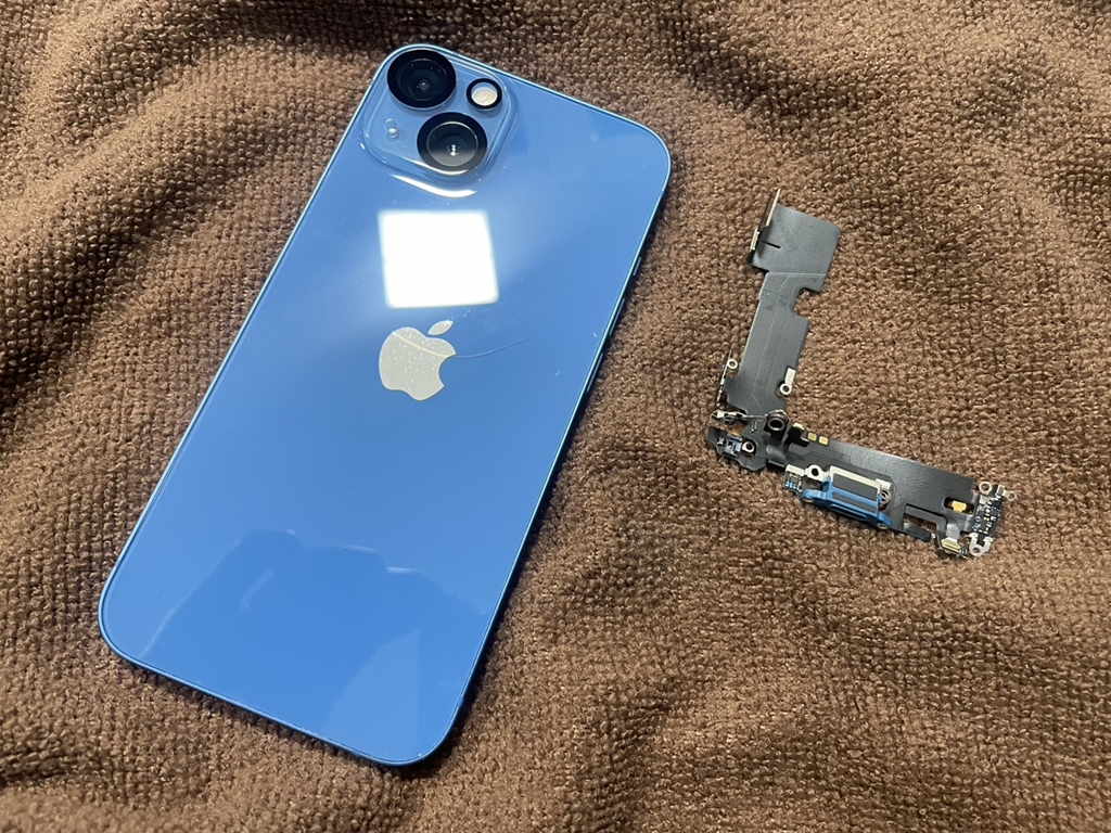iPhone 13 ライトニングコネクタ交換修理｜充電できない症状を改善しました